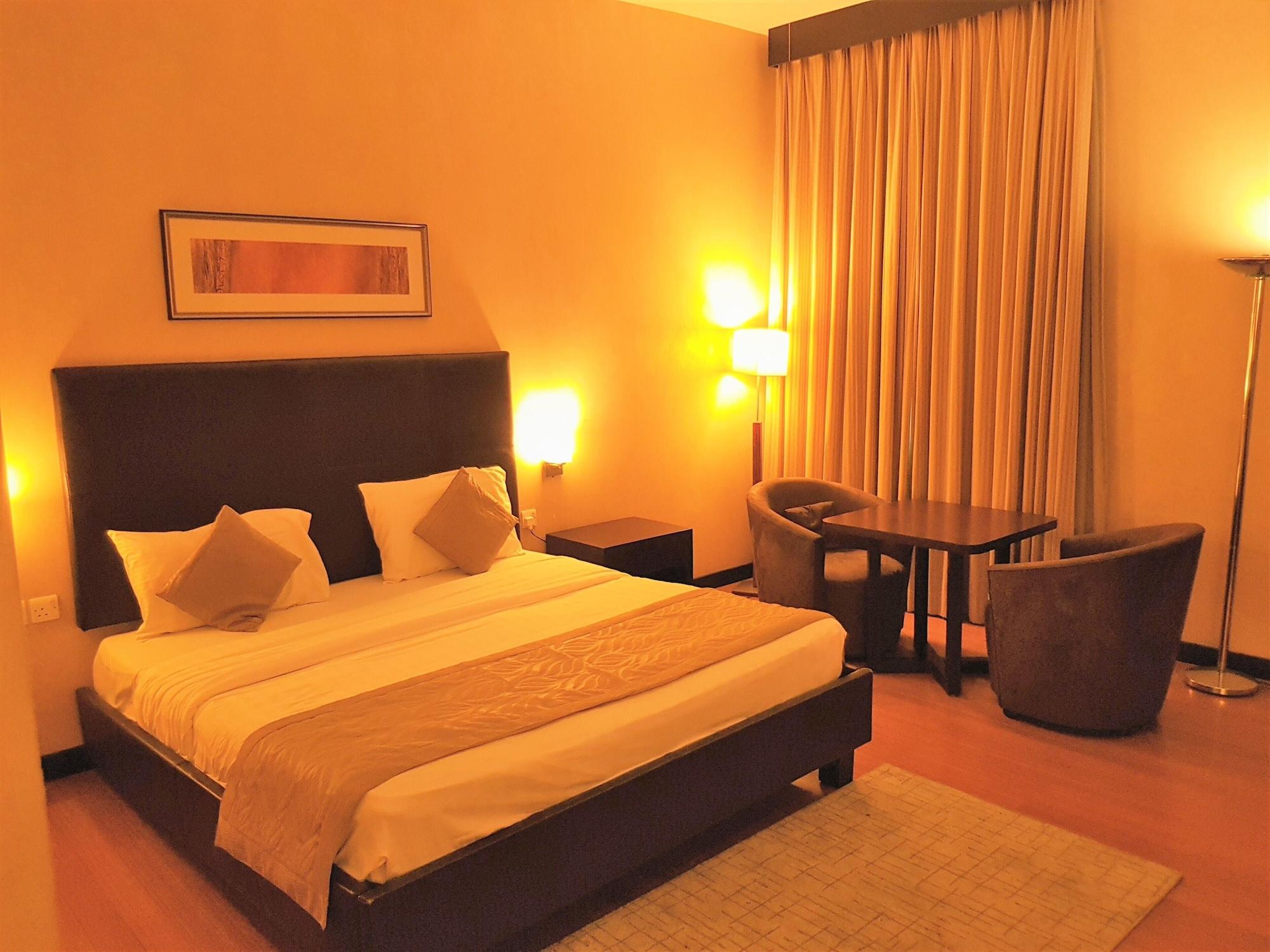 Tulip Creek Hotel Apartments Dubai Exteriör bild